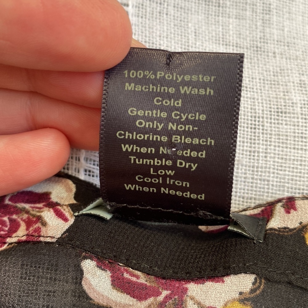 Ann Taylor Factory floral blouse with button and pleated front. - Picture 5 of 15
